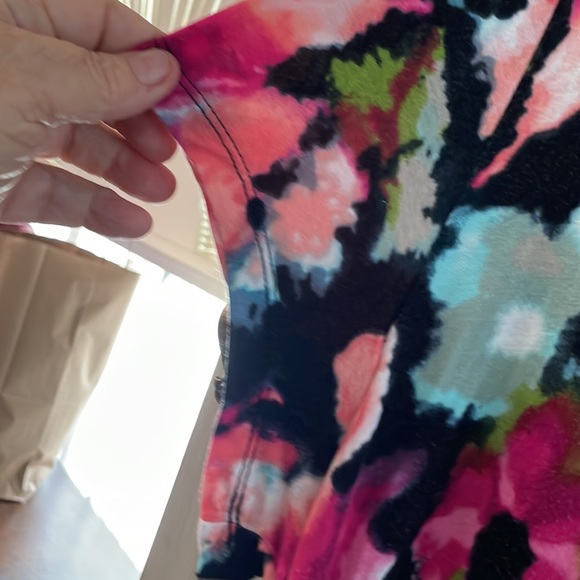 Multi-Color SS Soft Flowy Top - Picture 3 of 6